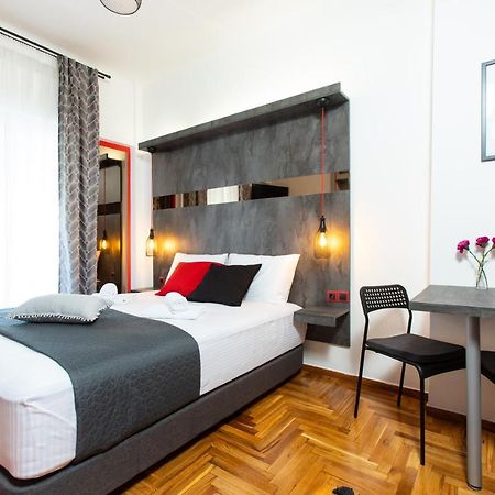 Downtown Luxury Boutique Suites : The Red Suite Tesalonika Bagian luar foto