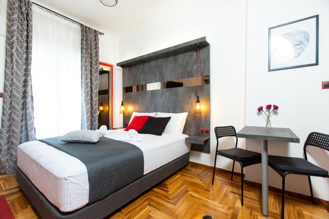 Downtown Luxury Boutique Suites : The Red Suite Tesalonika Bagian luar foto