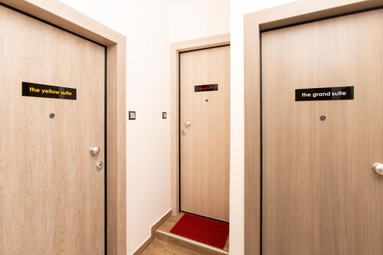 Downtown Luxury Boutique Suites : The Red Suite Tesalonika Bagian luar foto