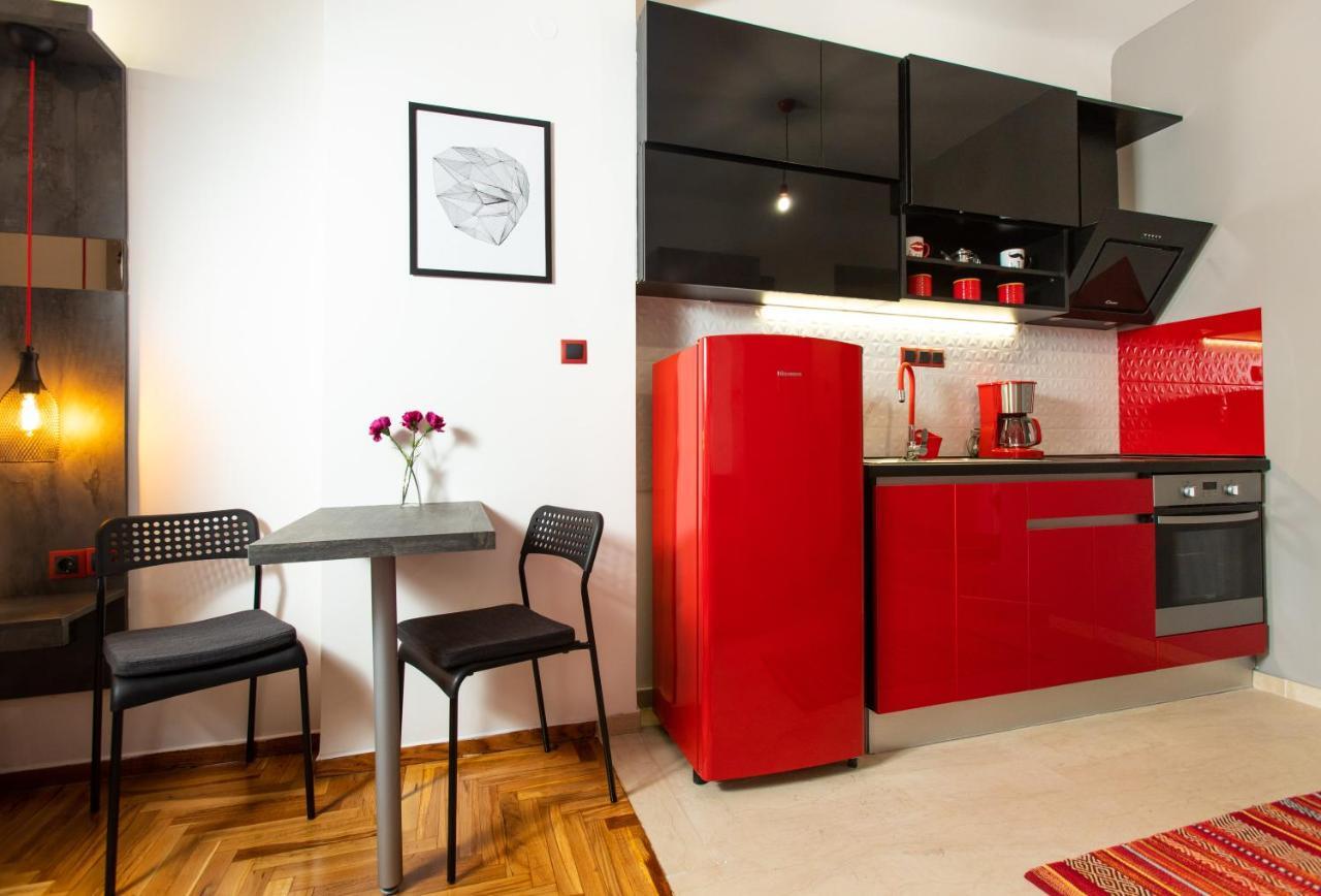 Downtown Luxury Boutique Suites : The Red Suite Tesalonika Bagian luar foto