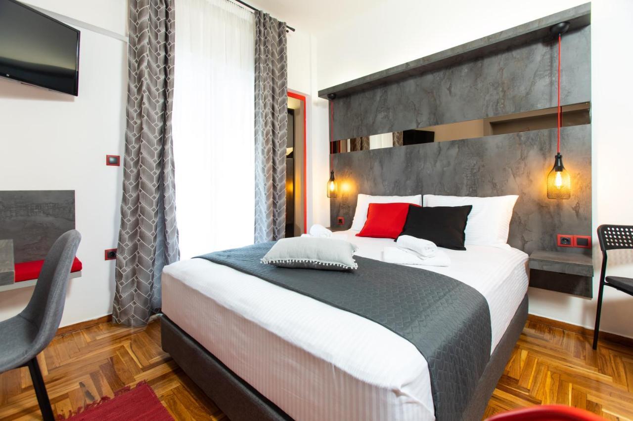 Downtown Luxury Boutique Suites : The Red Suite Tesalonika Bagian luar foto