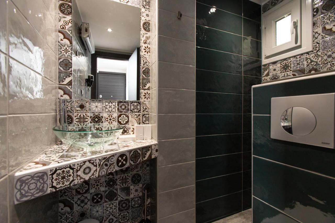 Downtown Luxury Boutique Suites : The Red Suite Tesalonika Bagian luar foto