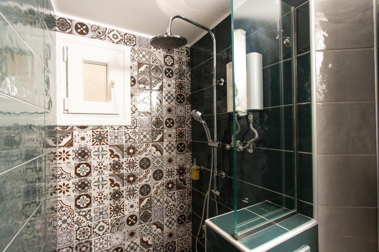 Downtown Luxury Boutique Suites : The Red Suite Tesalonika Bagian luar foto